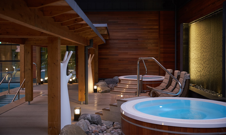 outdoor hot tub