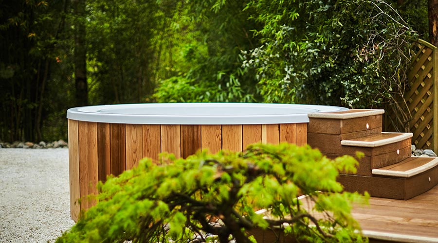 outdoor hot tub with steps